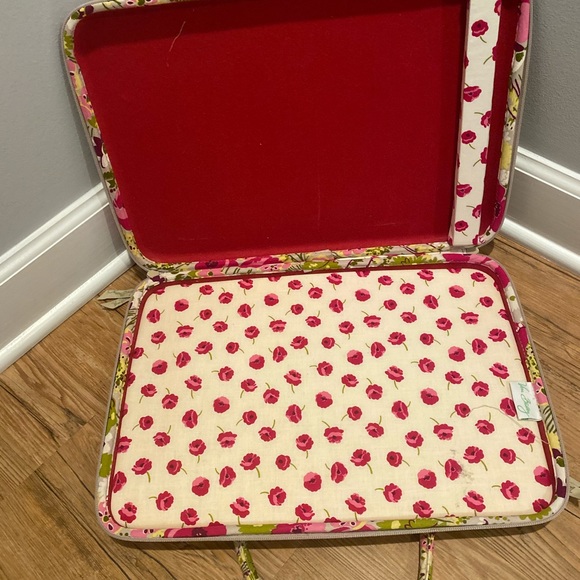 Vera Bradley Hard Shell Laptop Case - Picture 2 of 2